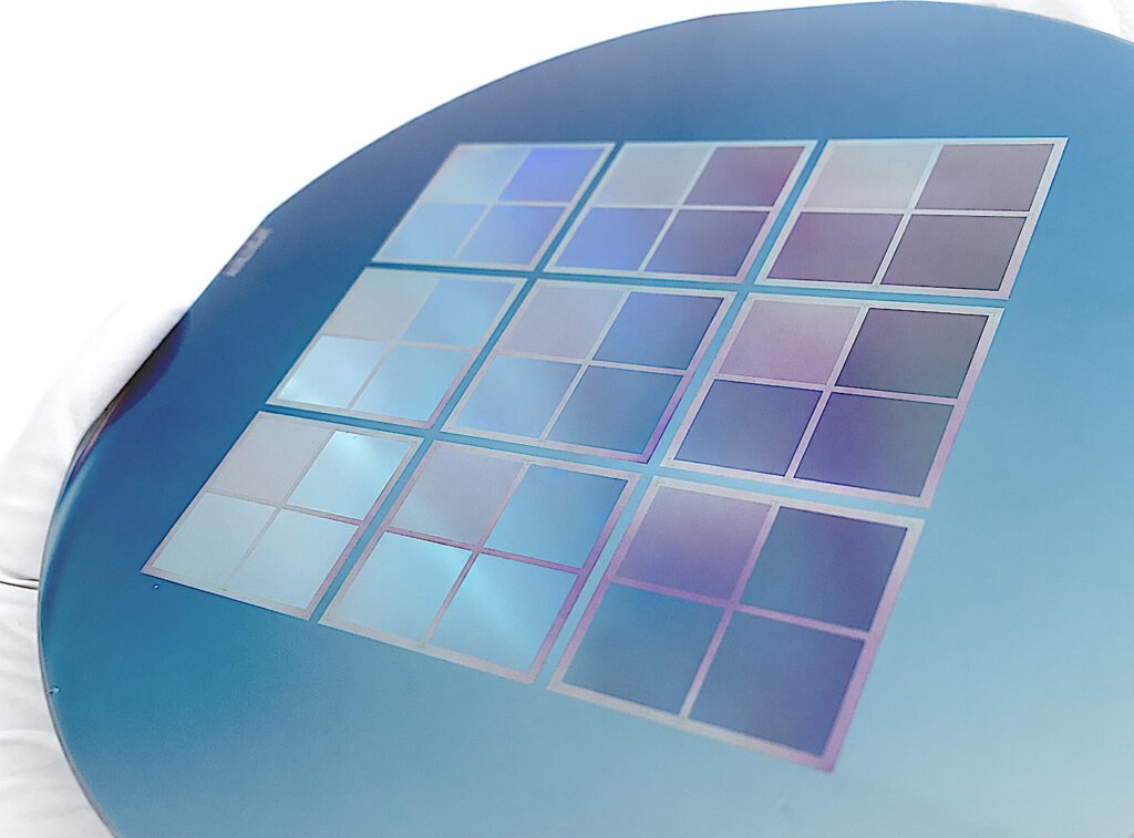 Patterned wafer with micro- and nanoscale device structures for advanced nanotechnology development